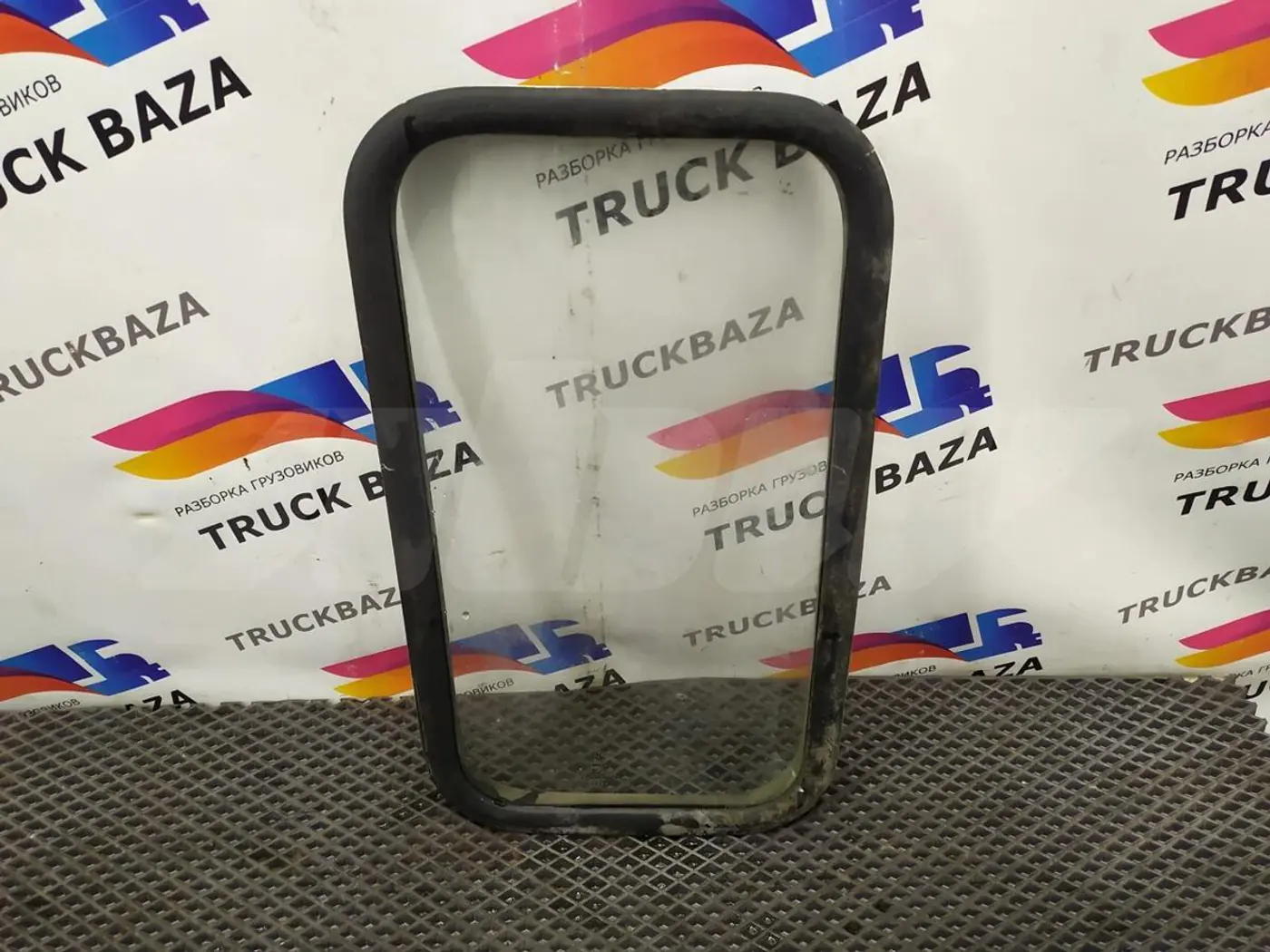 Стекло заднее к Scania 4-Series 1995