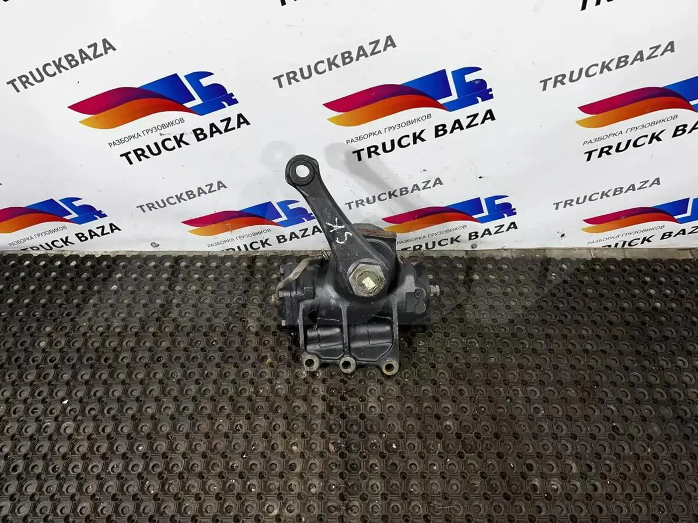 Рулевой редуктор к Scania  1995