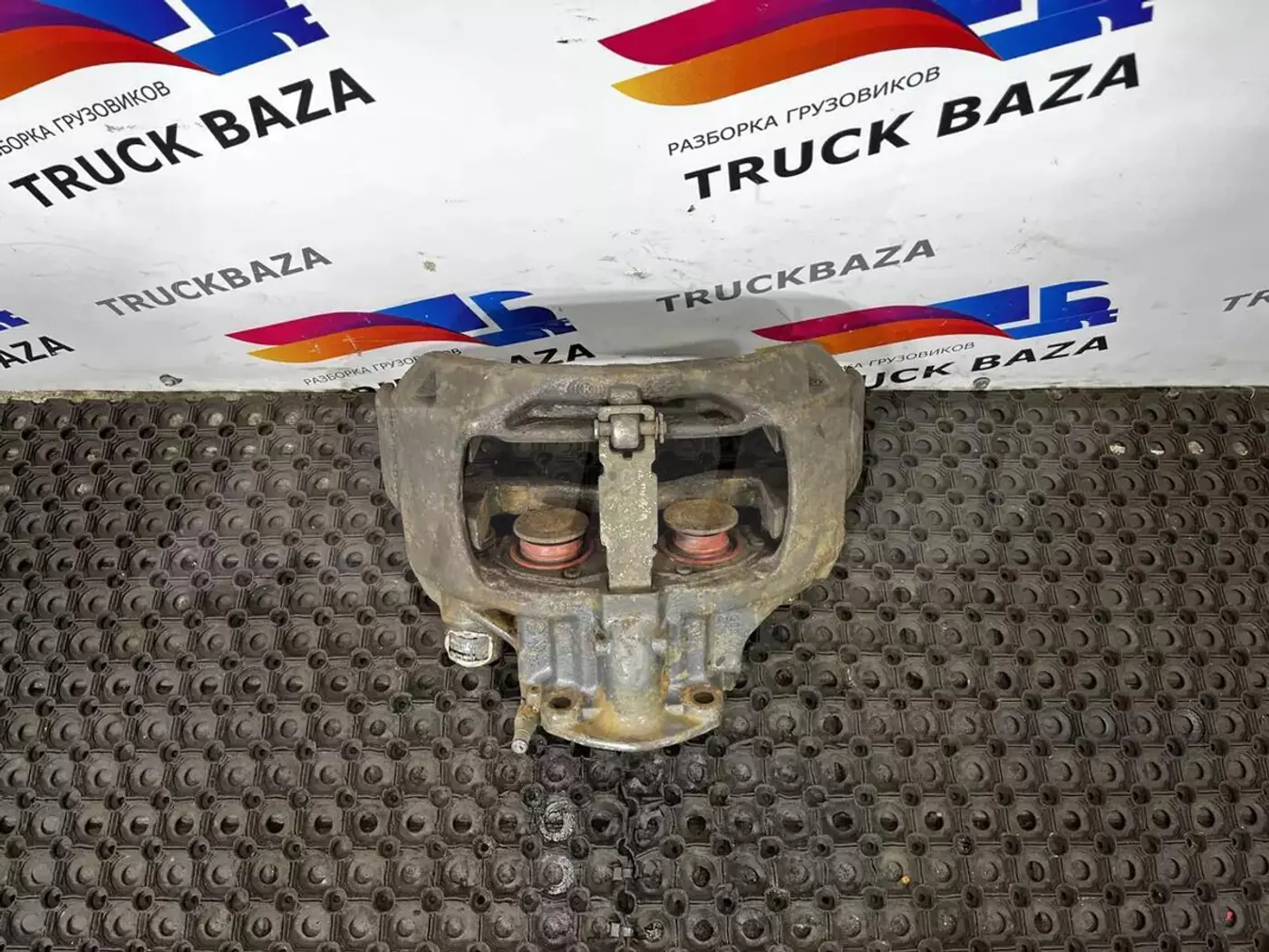 Суппорт передний левый к Scania  1995
