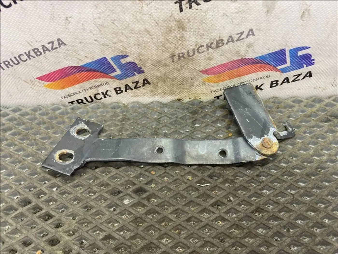 Петли к Scania  2004