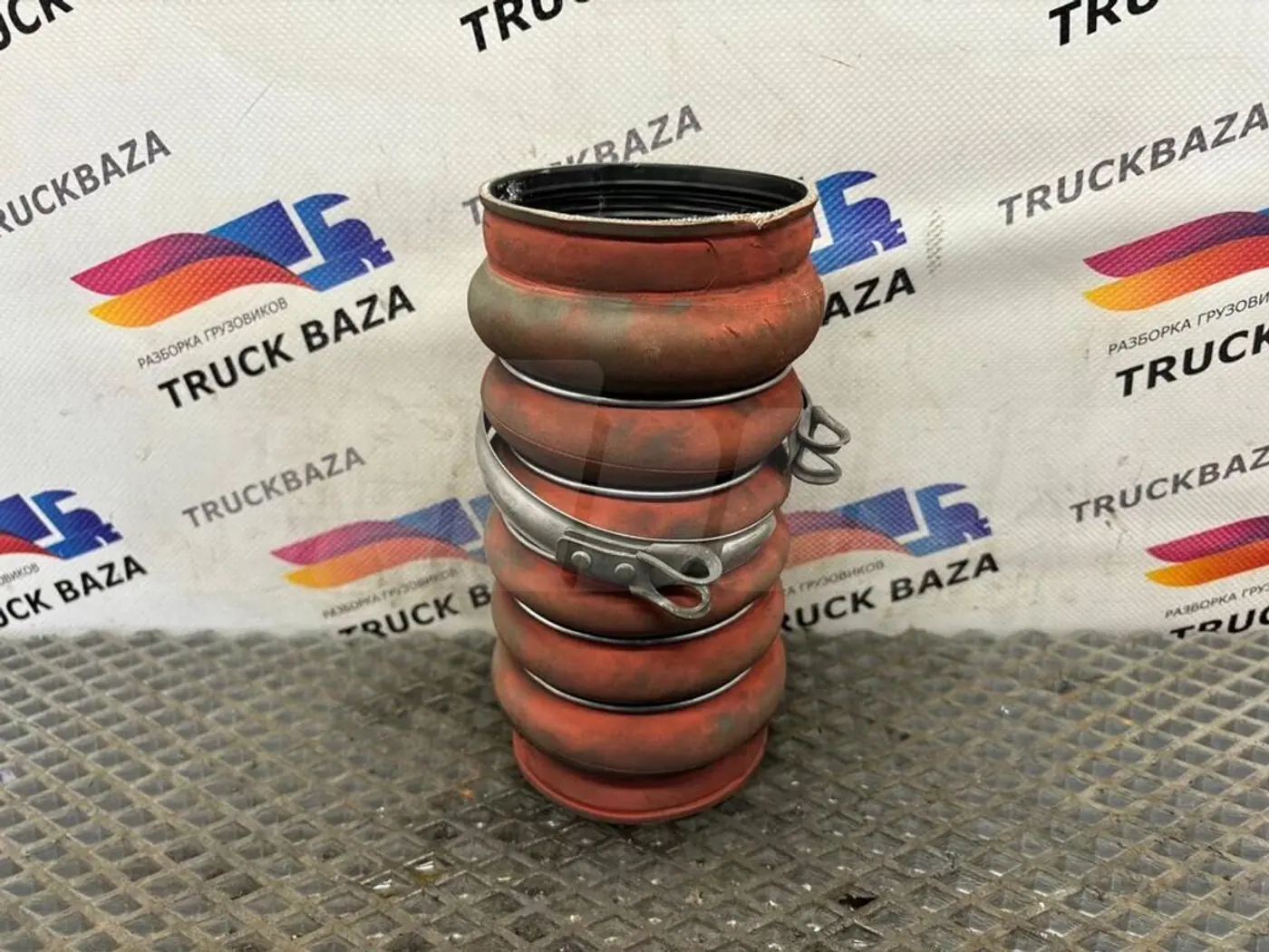 Патрубок интеркулера к Scania  2018
