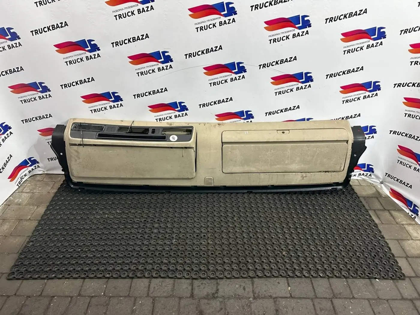 Средняя консоль к Scania  2004