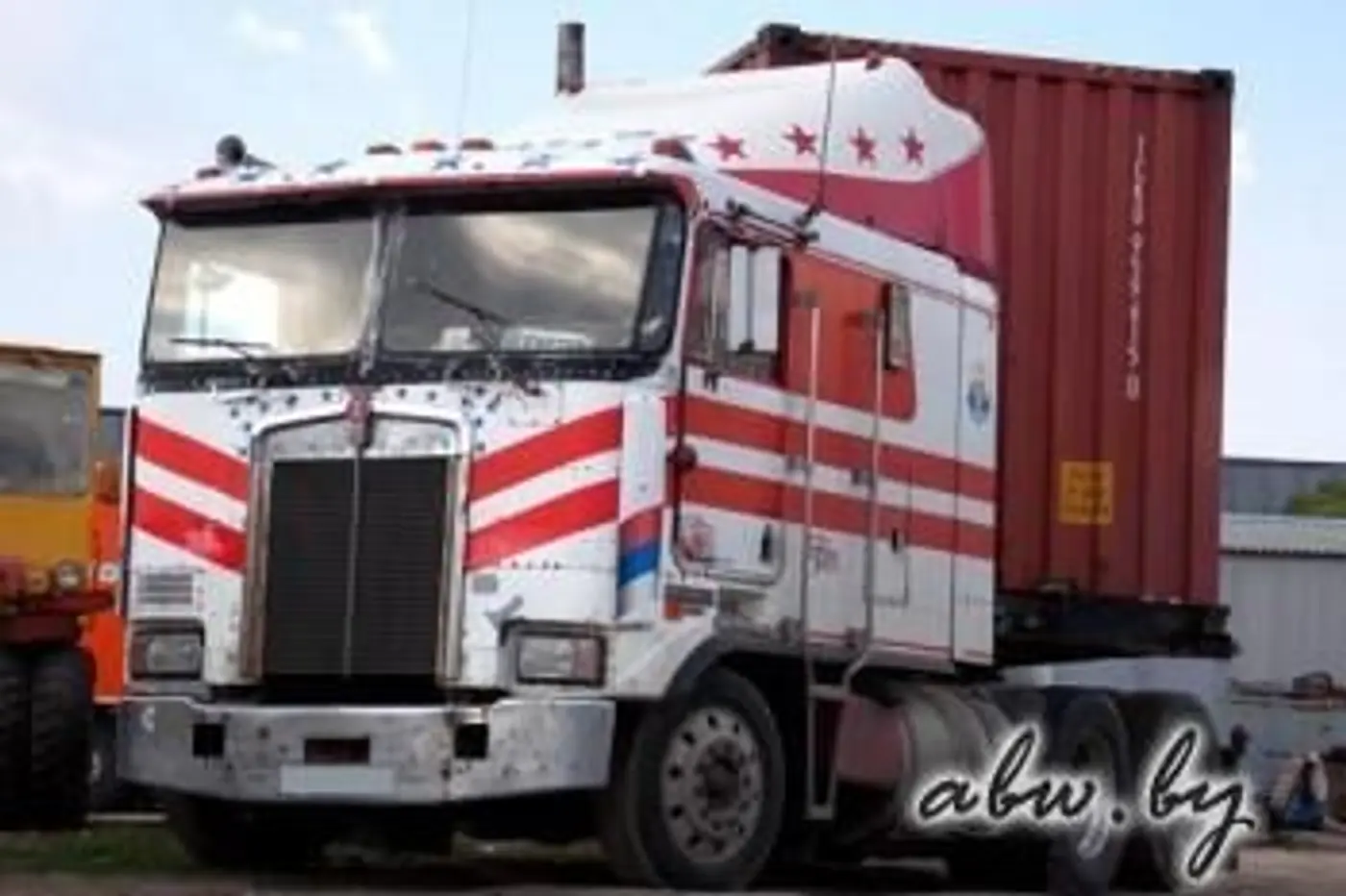 "Американец" Kenworth K-100: простой и супернадежный