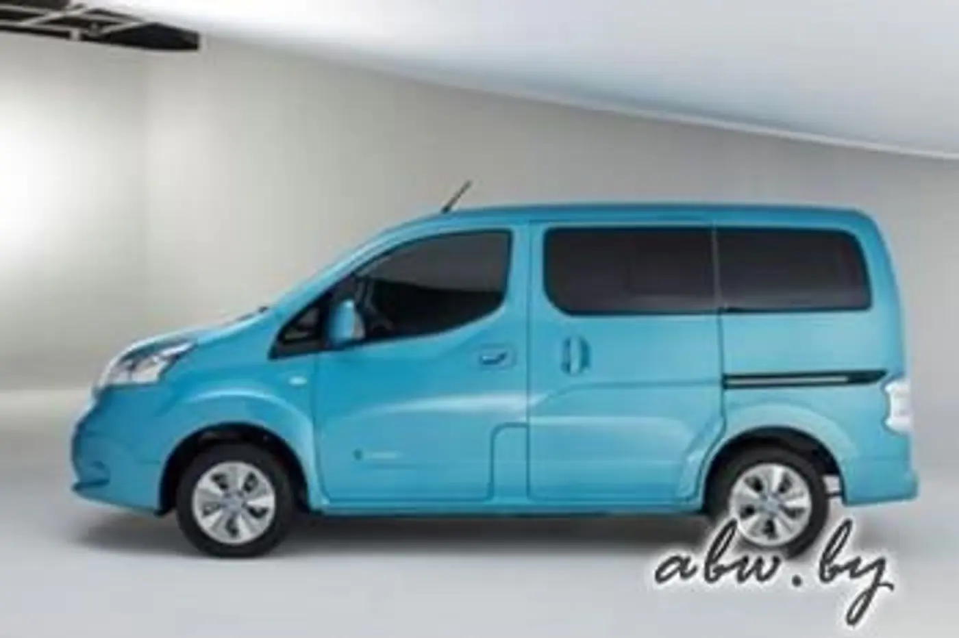 В Барселоне начался выпуск второго электромобиля Nissan