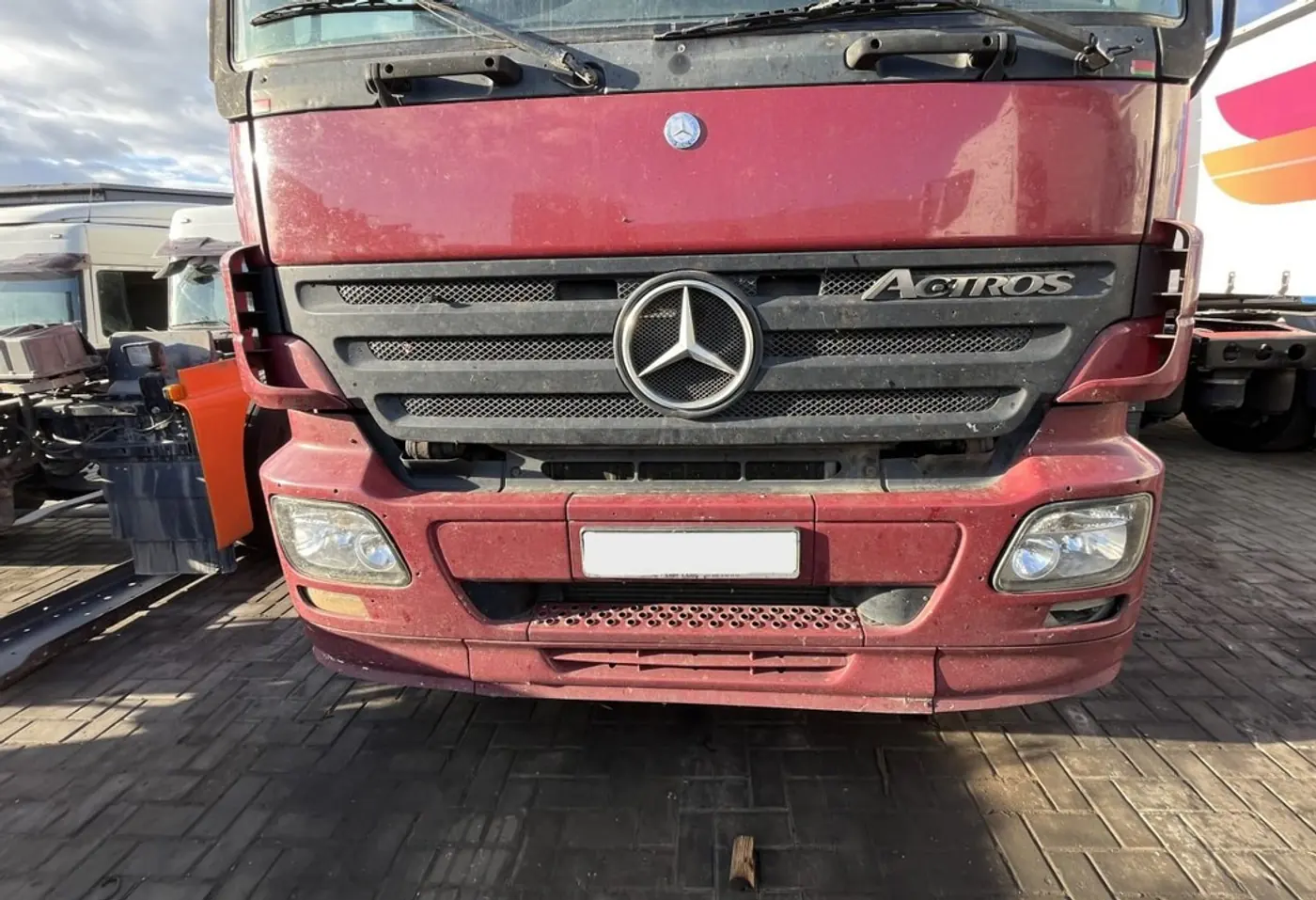 Бампер передний к Mercedes-Benz Actros 2003