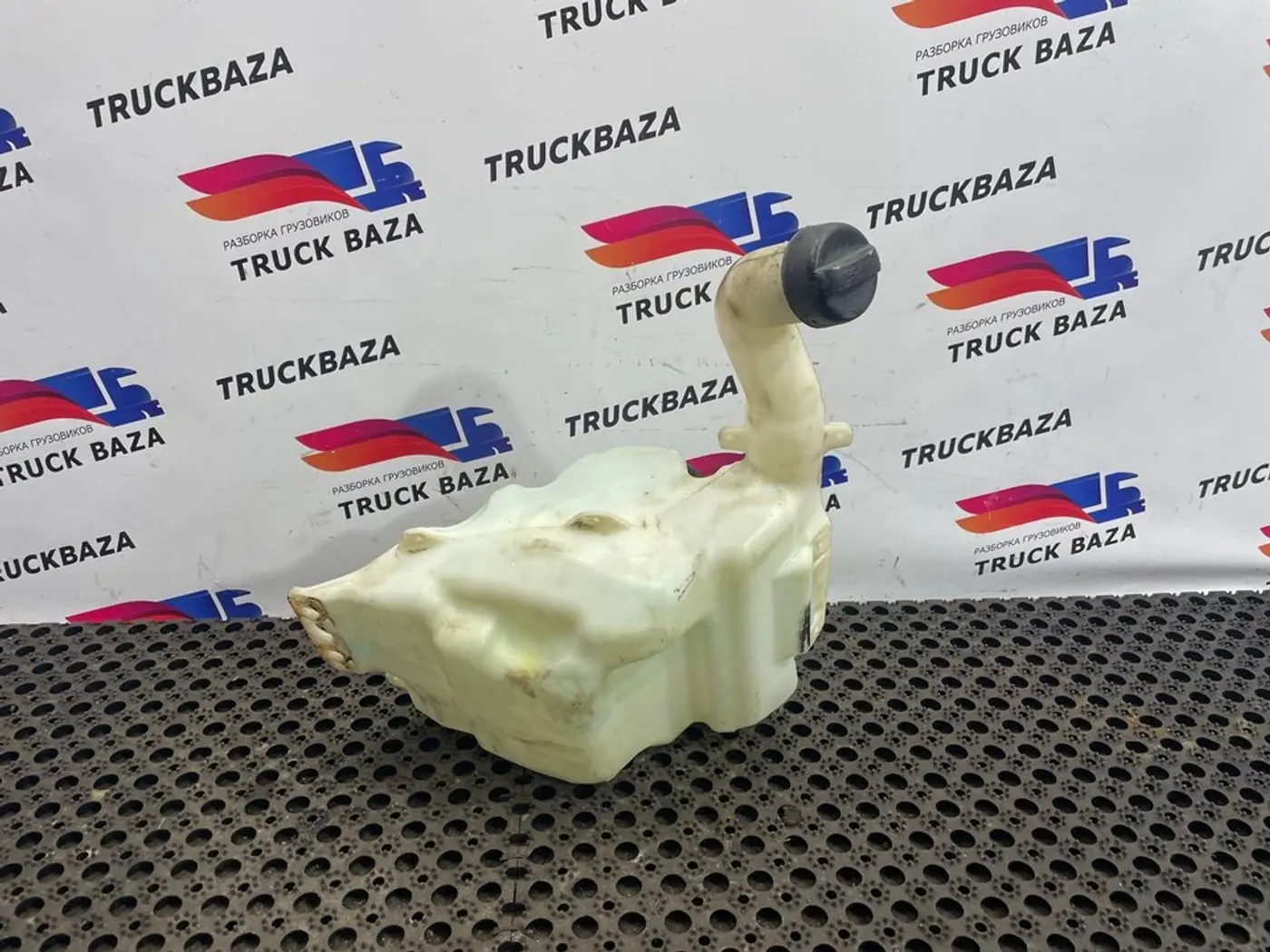 Бачок омывателя к Scania  2004