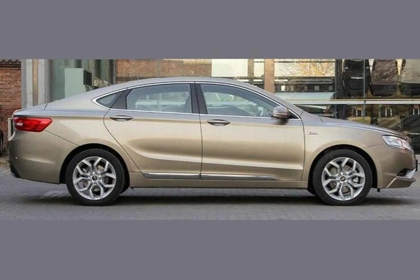 Новый Geely SC7: больше, роскошнее, с "автоматом" и турбодизелем!