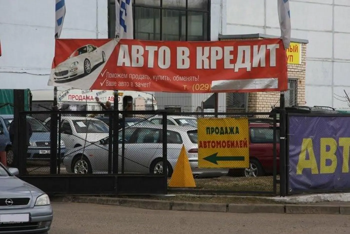 Как недовольные клиенты автохауса «отвоевывают» свои деньги через суд, пока его руководство призывает не паниковать