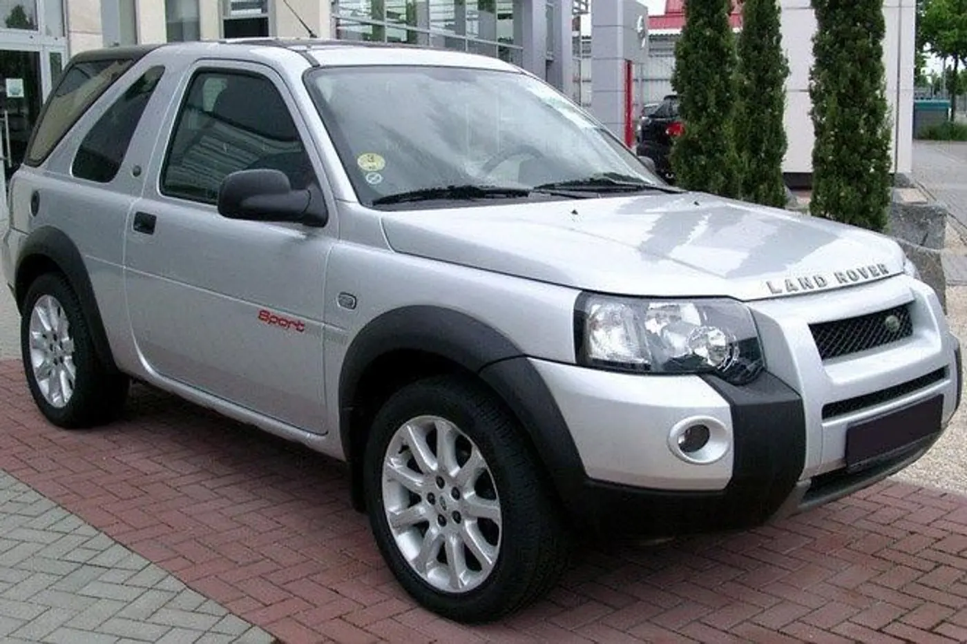 Nissan Qashqai или Land Rover Freelander?