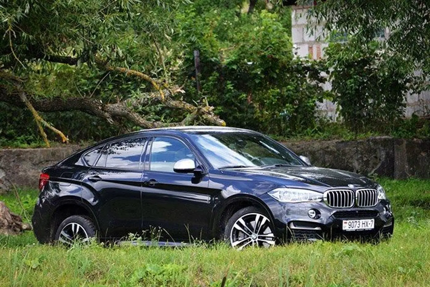 BMW X6 M50d: экономичный "ураган" с потрясающим шасси