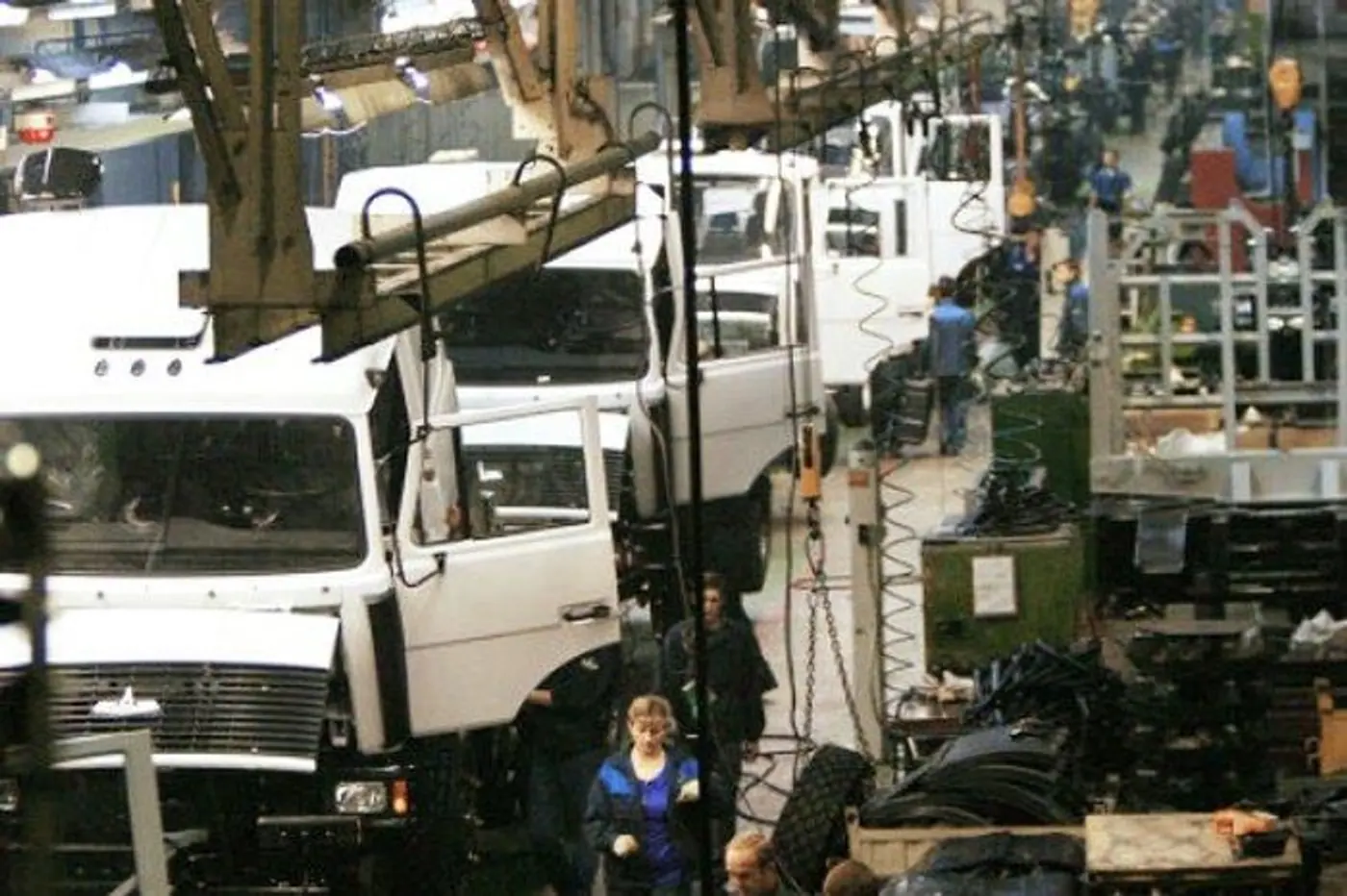 С начала года снизился объем производства грузовиков, автобусов и мотоциклов