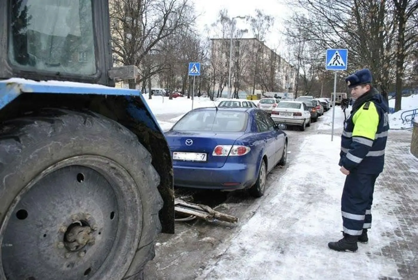 Машину со штрафстоянки не отдают собственнику, пока нарушитель не оплатит штраф. Законно ли?