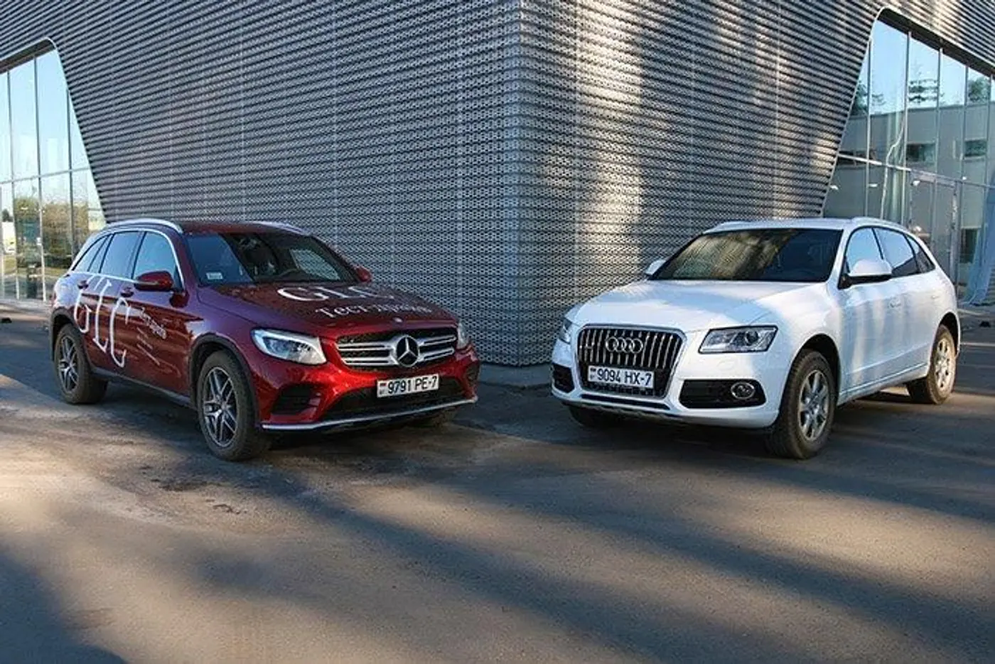 Отцы и дети: Audi Q5 и Mercedes-Benz GLC