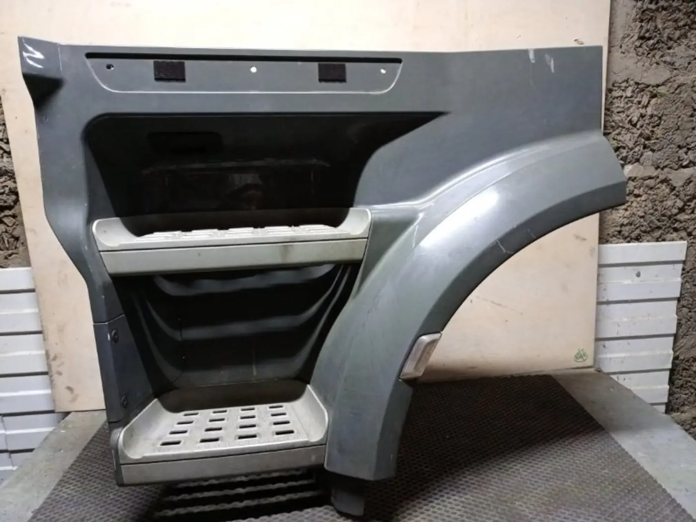 Корпус подножки к DAF XF 106 2018
