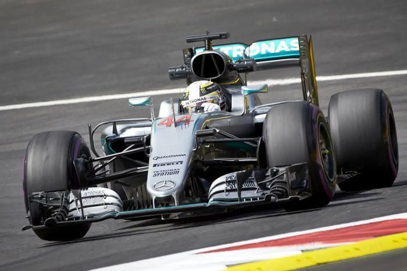 F1. С первых трех позиций в Австрии стартуют Хэмилтон, Хюлкенберг и Баттон!