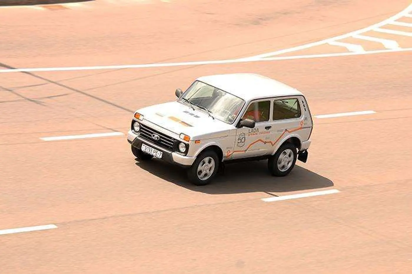 "Дальнобой": команда ABW.BY на Lada 4x4 отправилась в Мюнхен, чтобы покорить внедорожный фестиваль