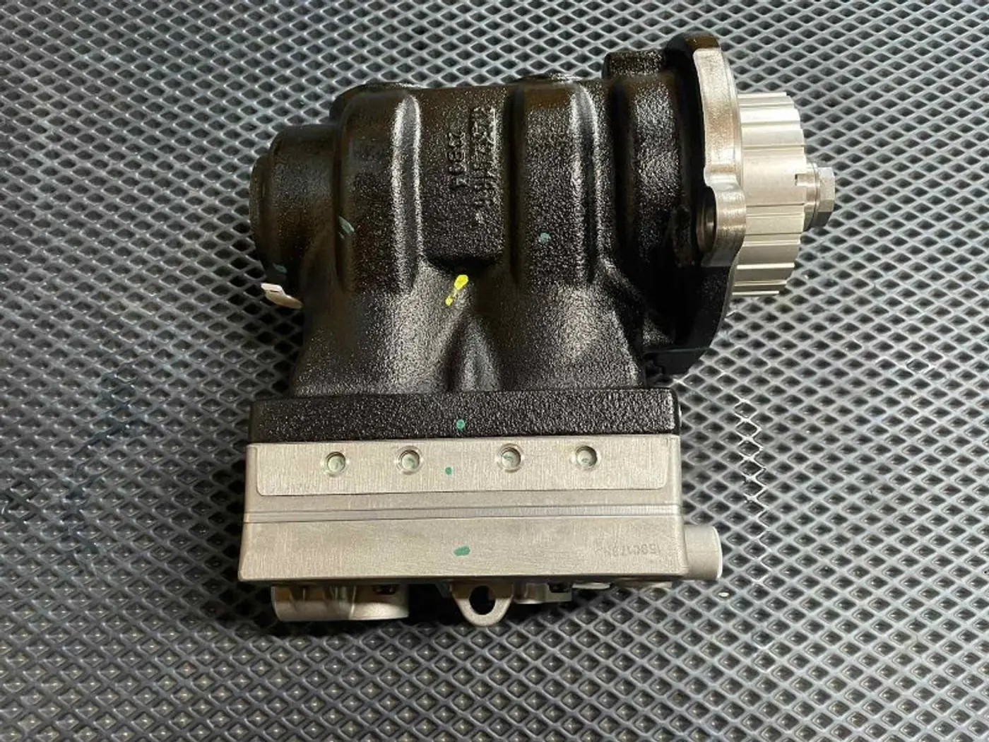 Компрессор воздушный 2-х цилиндровый к Mercedes-Benz Actros 2023