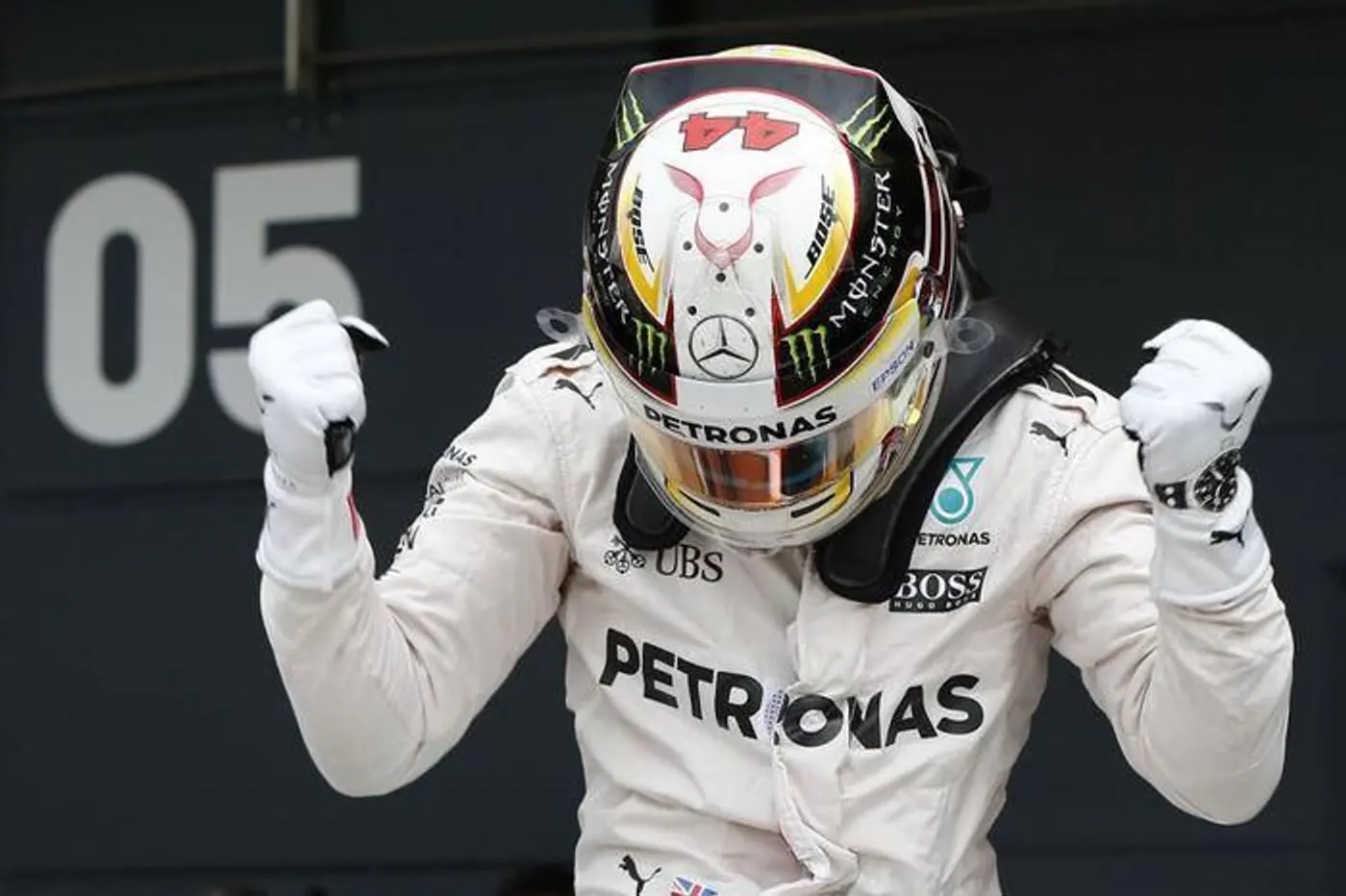 F1. GP Великобритании. Хэмилтон побеждает. Росберг опережает Ферстаппена, но получает штраф