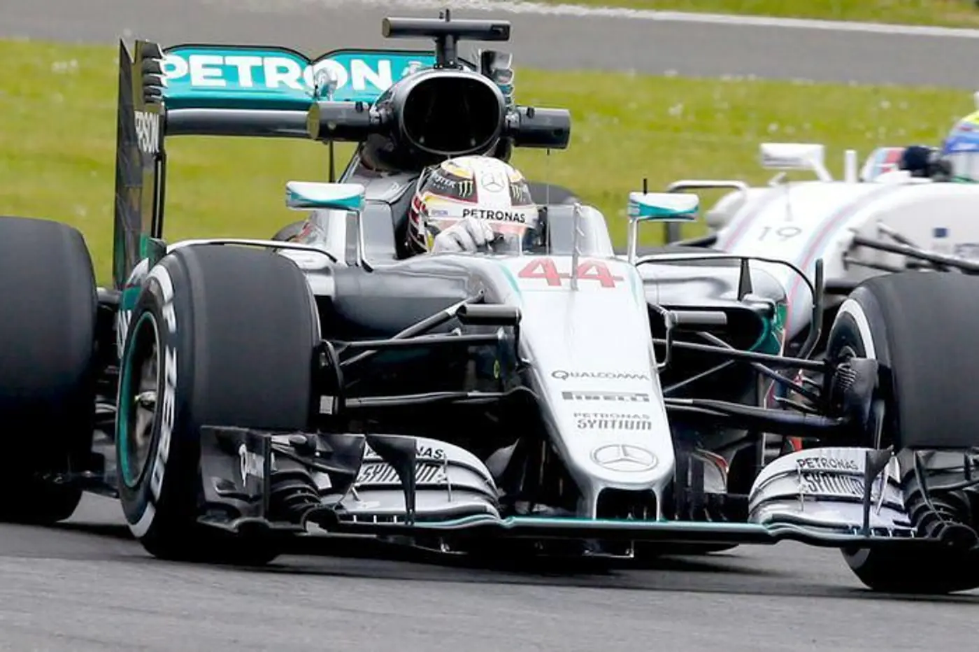 F1. Хэмилтона так просто не сломать - еще один поул британца в Сильверстоуне!