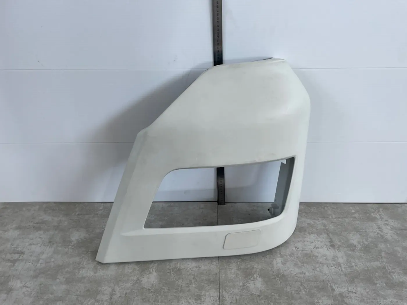 Облицовка фары левая к MAN TGX 2007