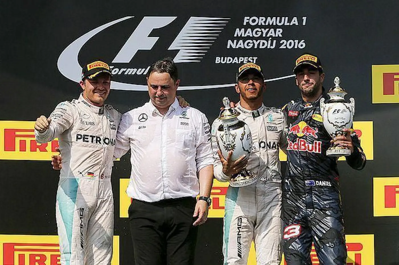 F1. GP Венгрии. Хэмилтон побеждает и выходит в лидеры