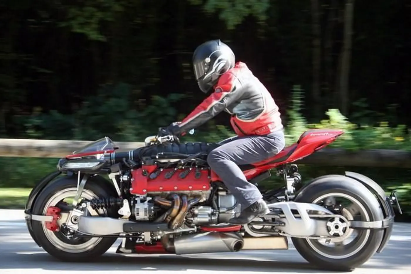 Lazareth LM847 с 4,7-литровым V8: "бегемот" в мире мотоциклов
