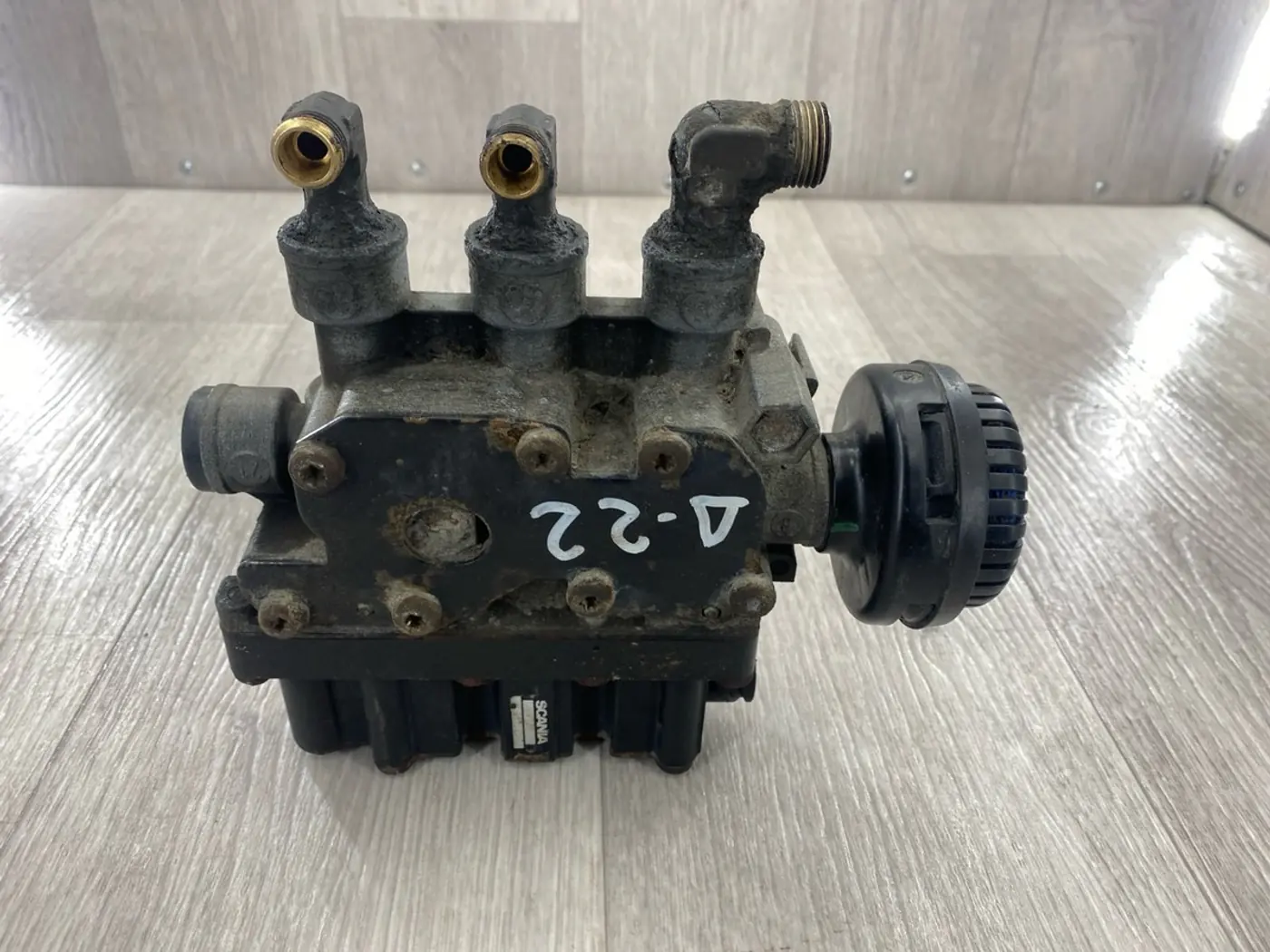 Кран уровня подвески к Scania Pro-622 2012