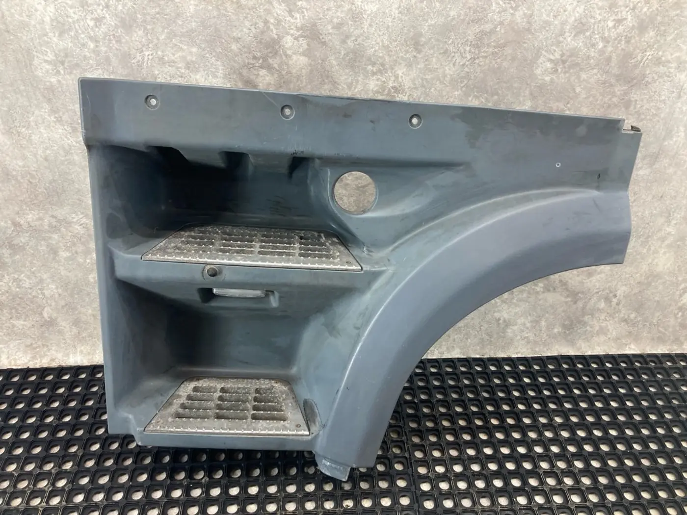 Корпус подножки левой к DAF XF 105 2007