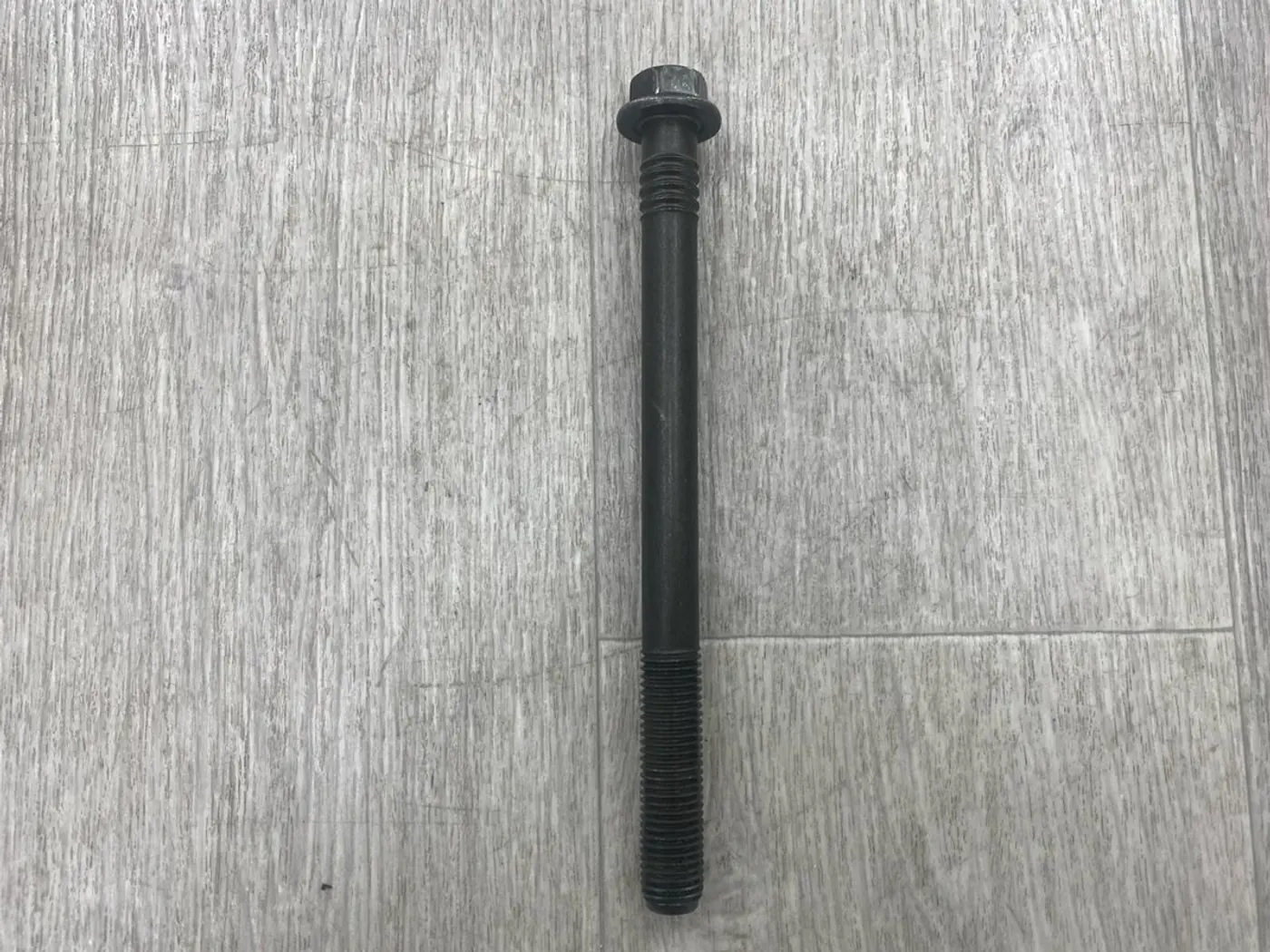 Болт гбц к Renault Actros 2016