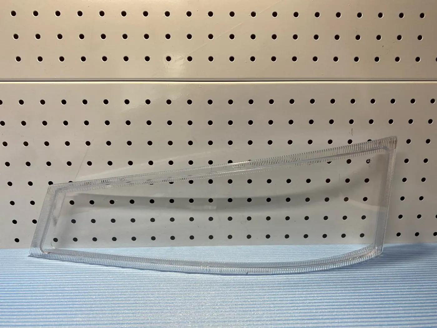Стекло противотуманной фары левое к Volvo FH 2007