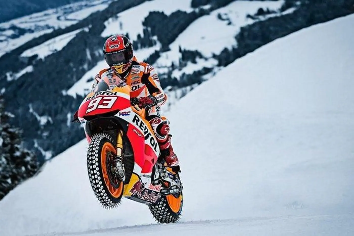 Чемпион MotoGP испытал байк на горнолыжном склоне