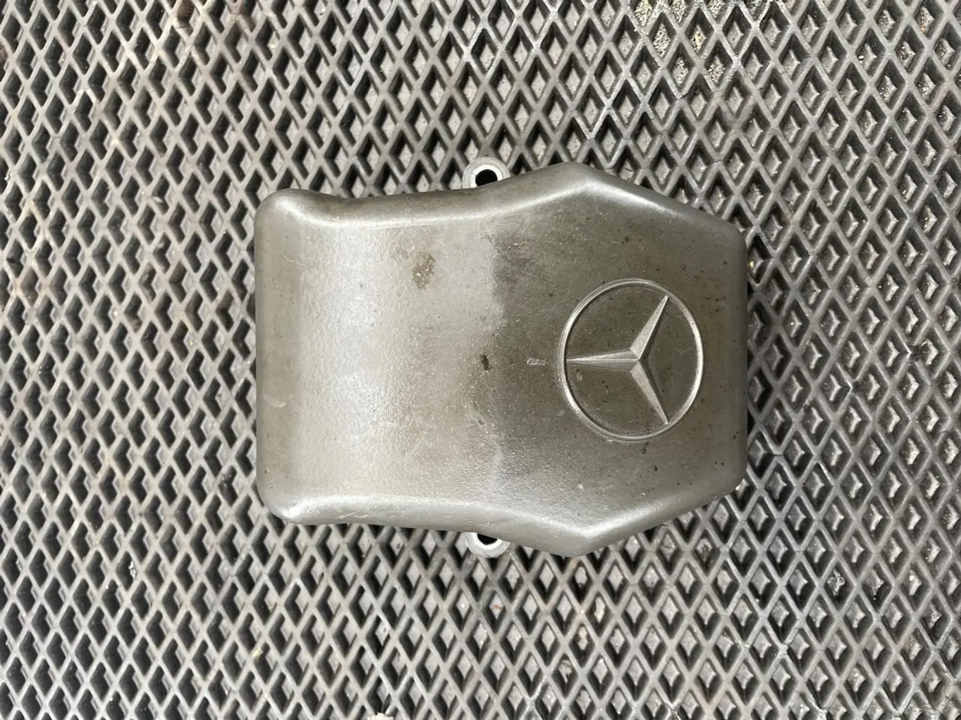 Крышка клапанная двигателя к Mercedes-Benz  2007