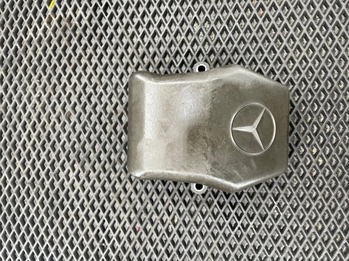 Клапанная крышка к Mercedes-Benz  2007