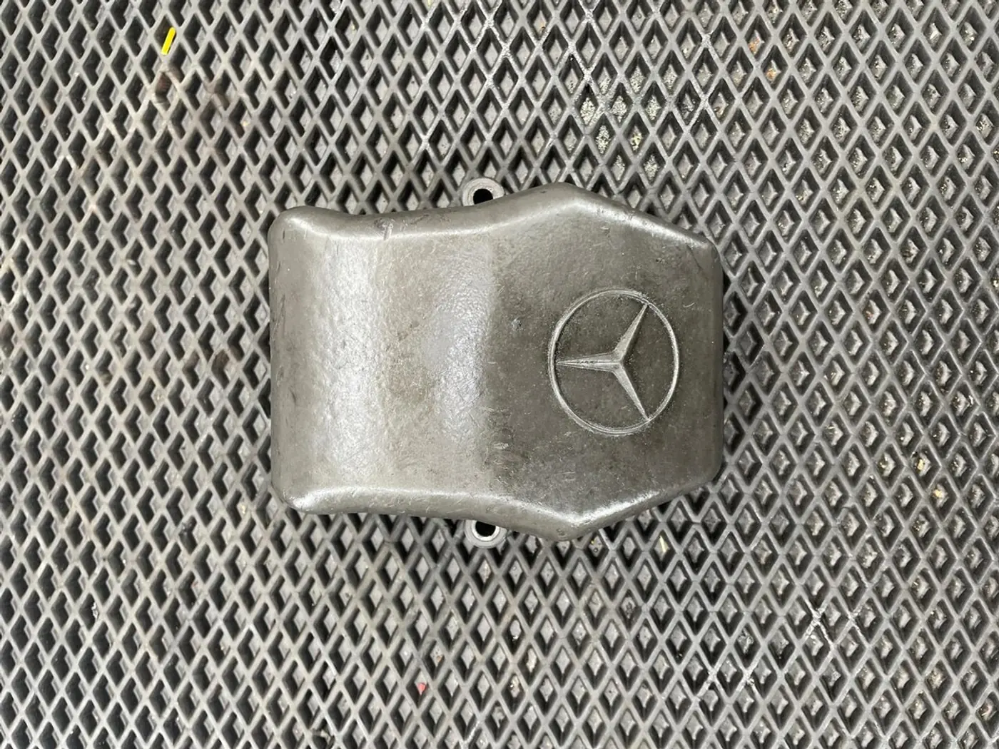 Клапанная крышка к Mercedes-Benz  2007