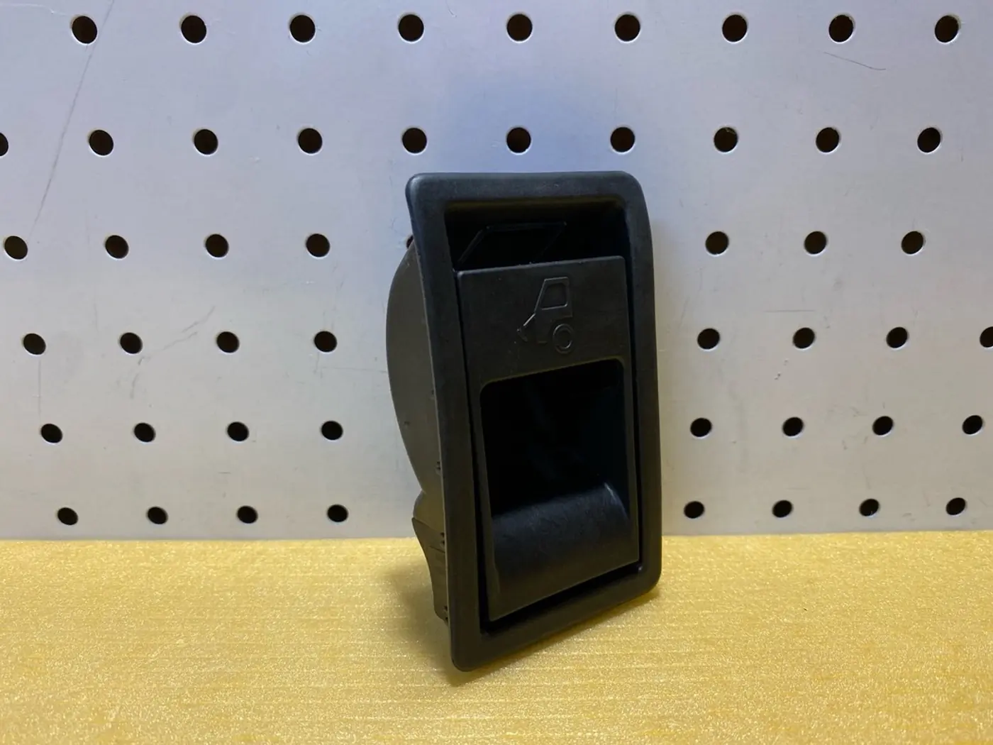 Ручка открывания капота к Howo T5G 2007