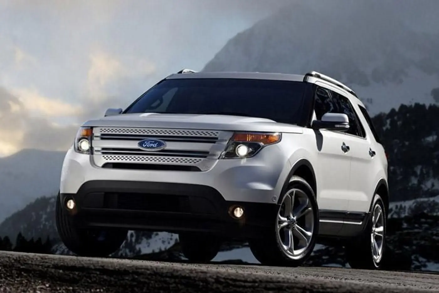 Минивэн или кроссовер: выбираем между Ford Explorer и Chrysler Town&Country