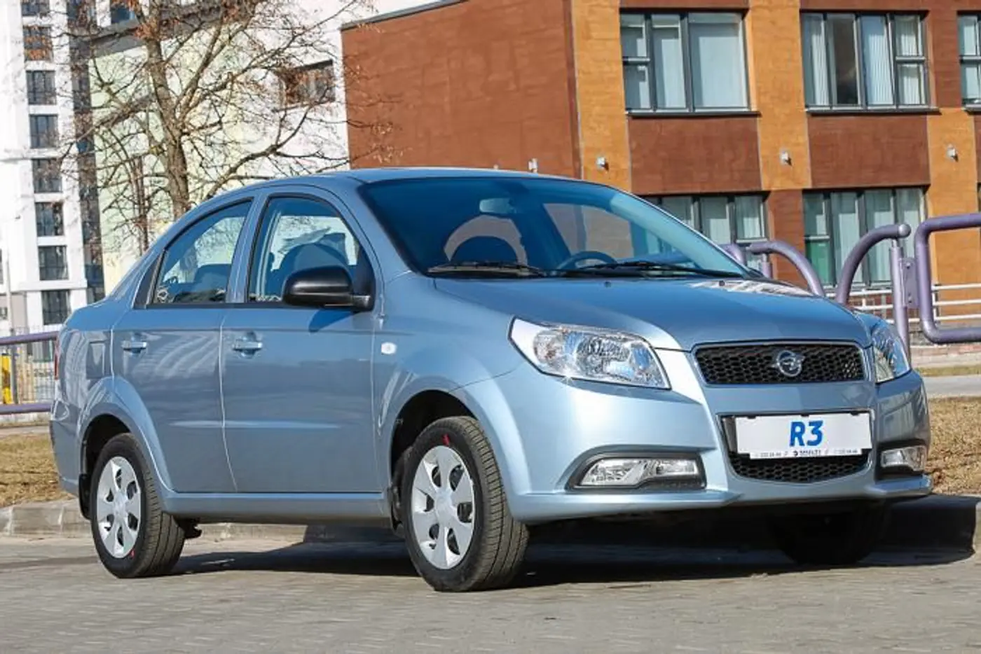 Aveo-носец. Тест-драйв одного из самых дешевых седанов на рынке Ravon Nexia R3