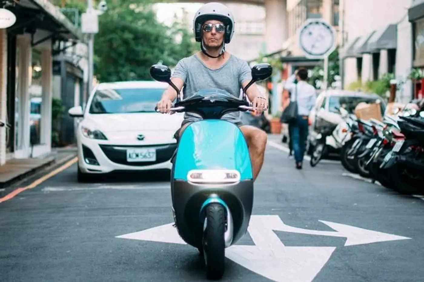 В Берлине расширяется сервис по шерингу электроскутеров Gogoro