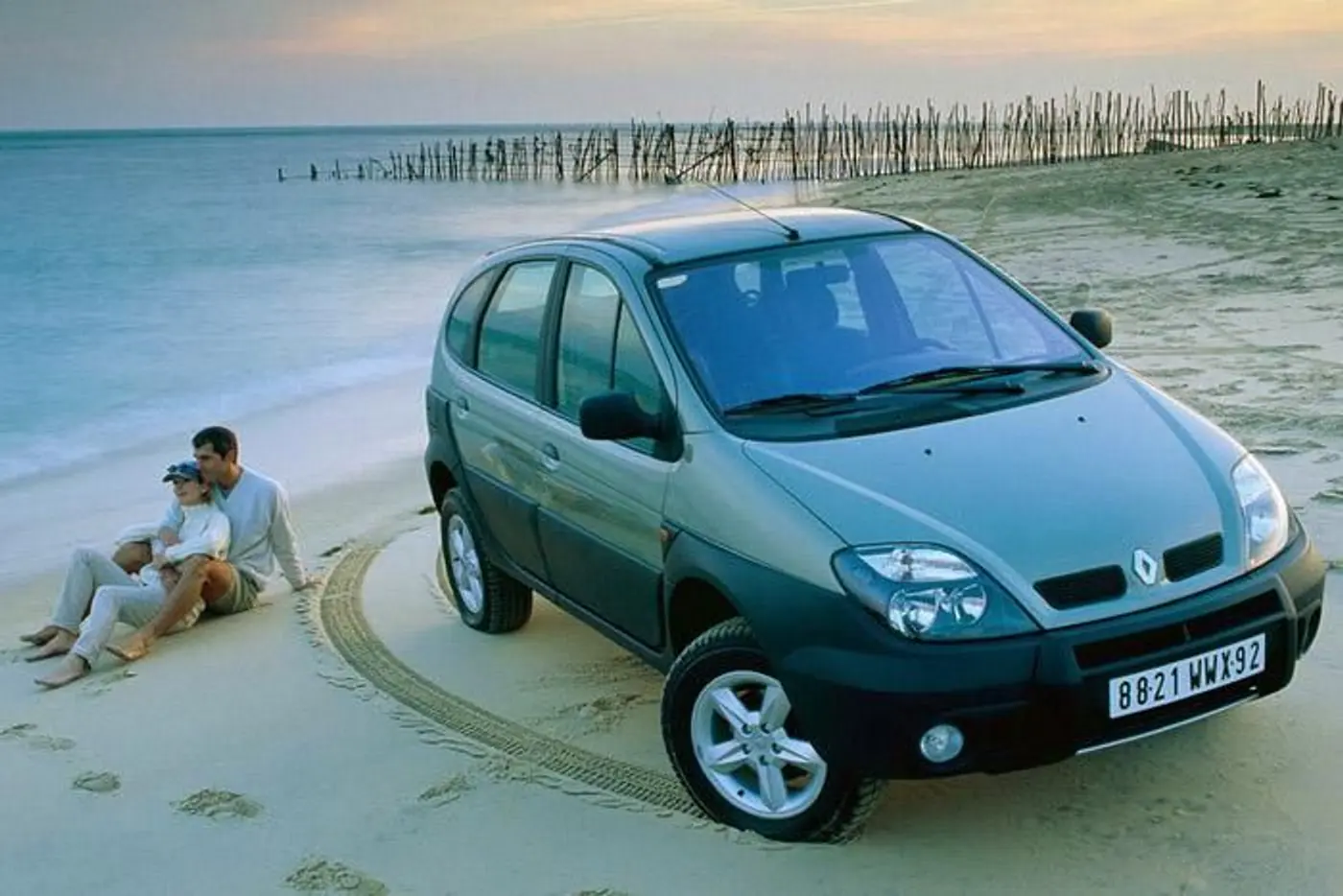 Renault Scenic RX4: головная боль или куча преимуществ?