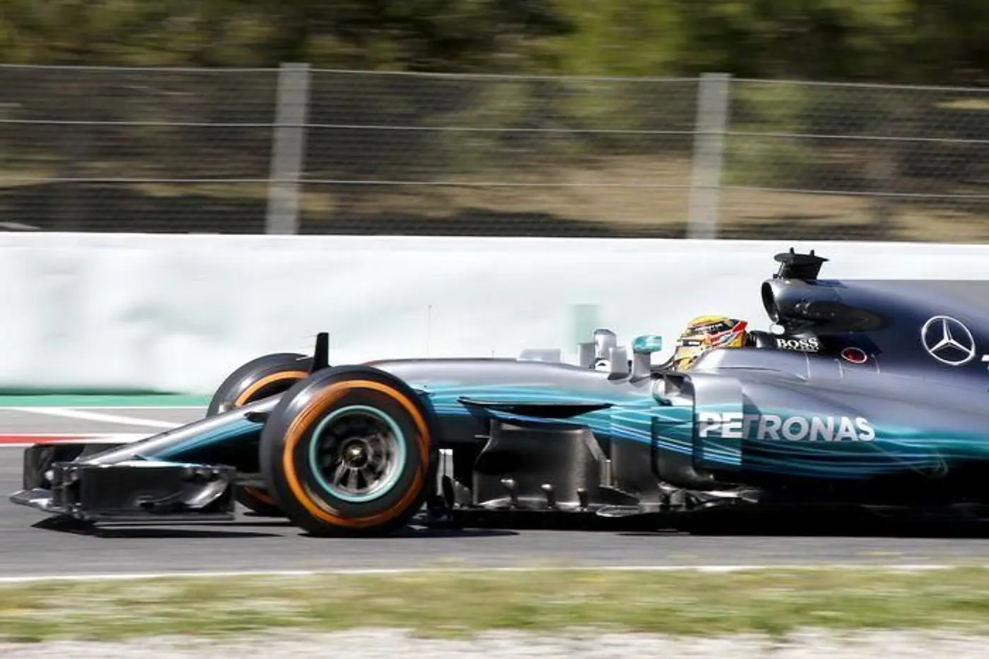 F1. GP Испании. Битва титанов: Феттель выиграл старт, но не смог сдержать Хэмилтона