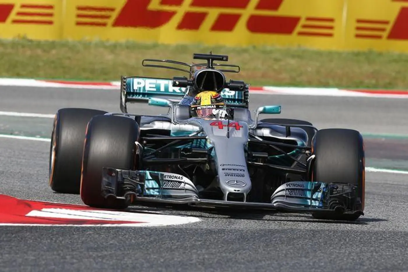 F1. GP Испании. Хэмилтон опережает Феттеля в борьбе за поул на 0,051 секунды!