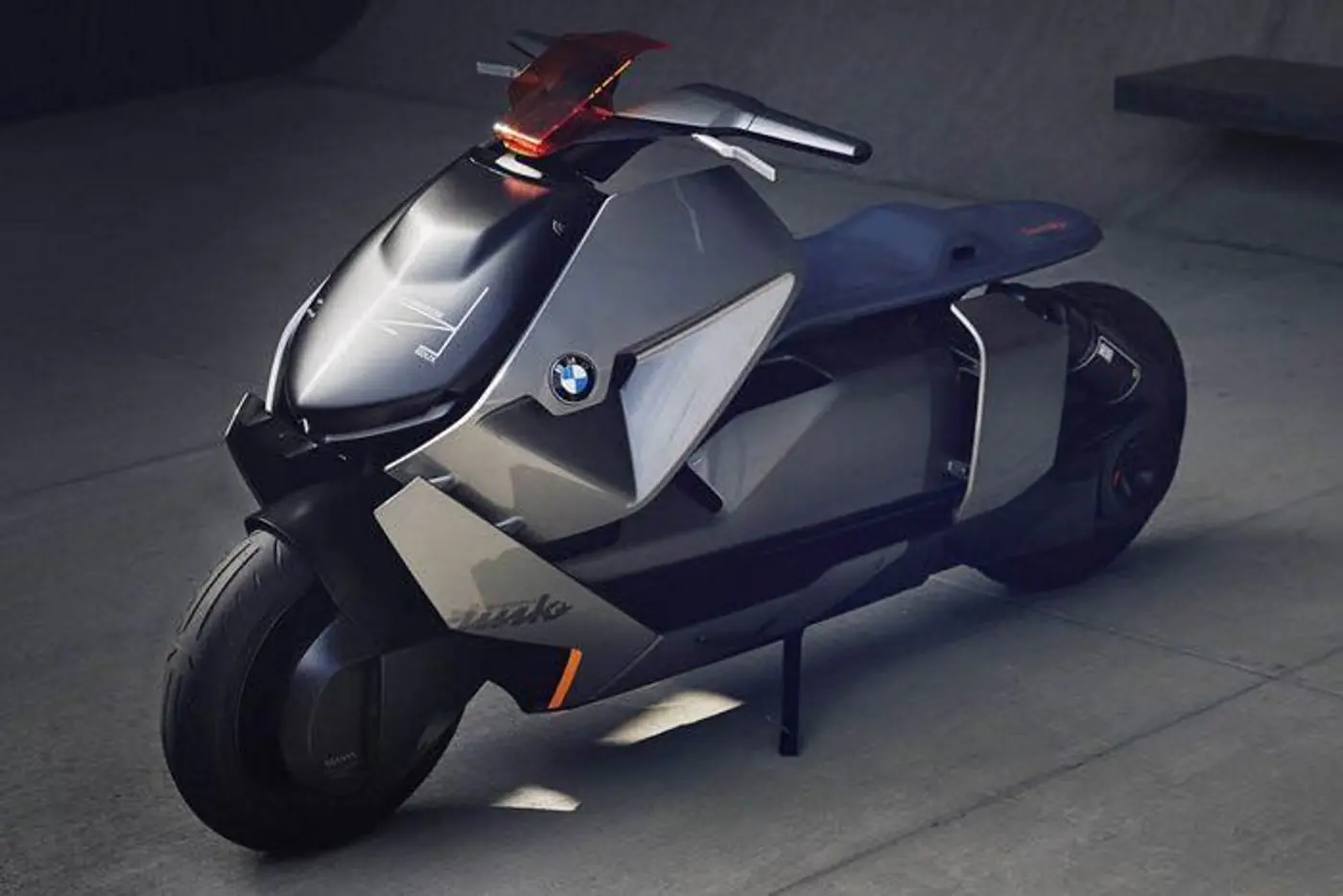 В Италии BMW представила скутер Concept Link