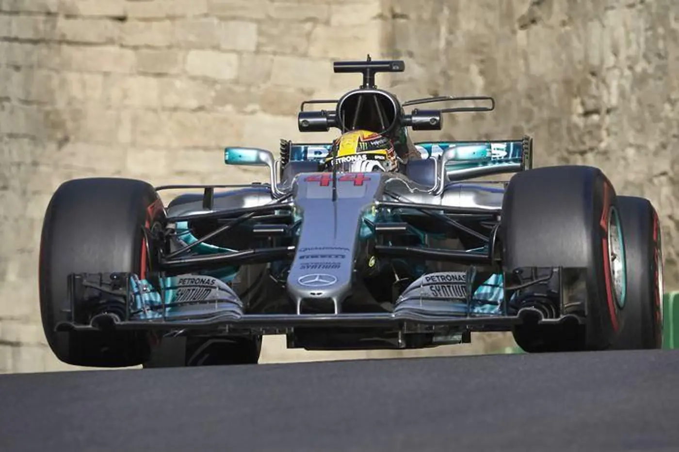 F1. GP Азербайджана. Хэмилтон вырывает поул у Боттаса!