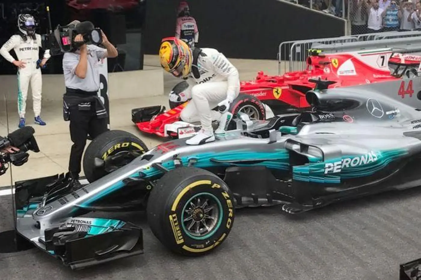 F1. GP Великобритании. Большой триумф Хэмилтона и грандиозный прокол Феттеля