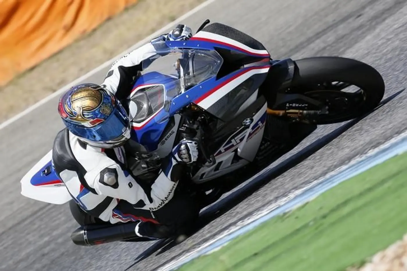BMW начала продажи 215-сильного супербайка HP4 Race