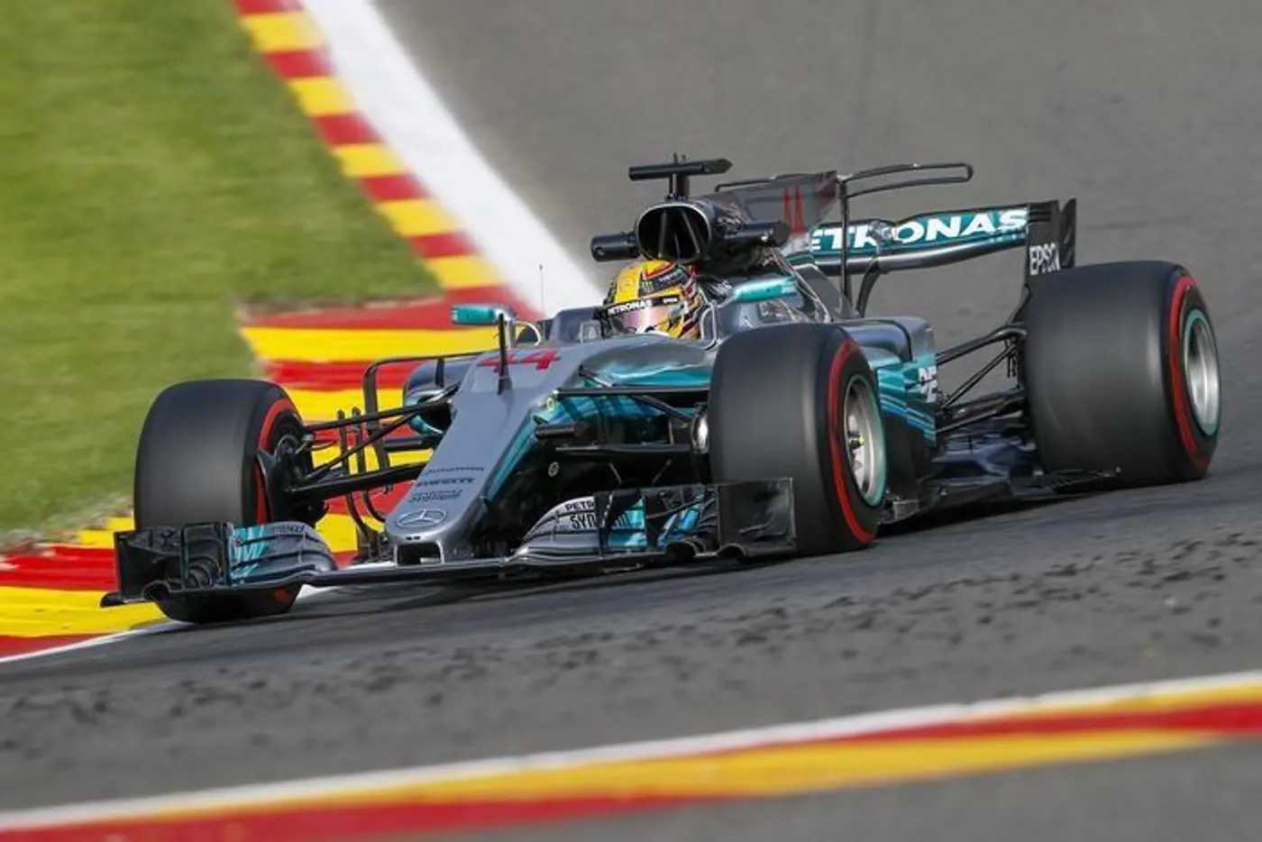 F1. GP Бельгии. Хэмилтон выдержал прессинг Феттеля и победил! Риккьярдо преподнес сюрприз (обновлено)