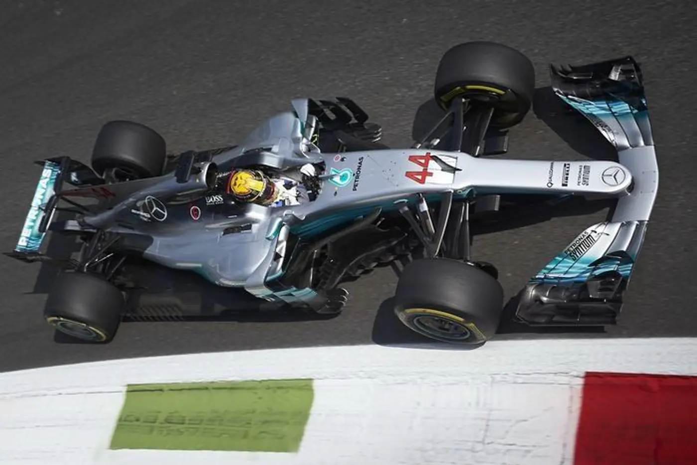 F1. GP Италии. Льюис Хэмилтон побеждает в Монце и выходит в лидеры чемпионата