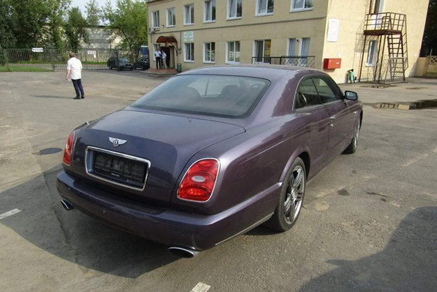 Снова осечка. На уникальный Bentley белорусского бизнесмена в "конфискате" не нашлось желающих