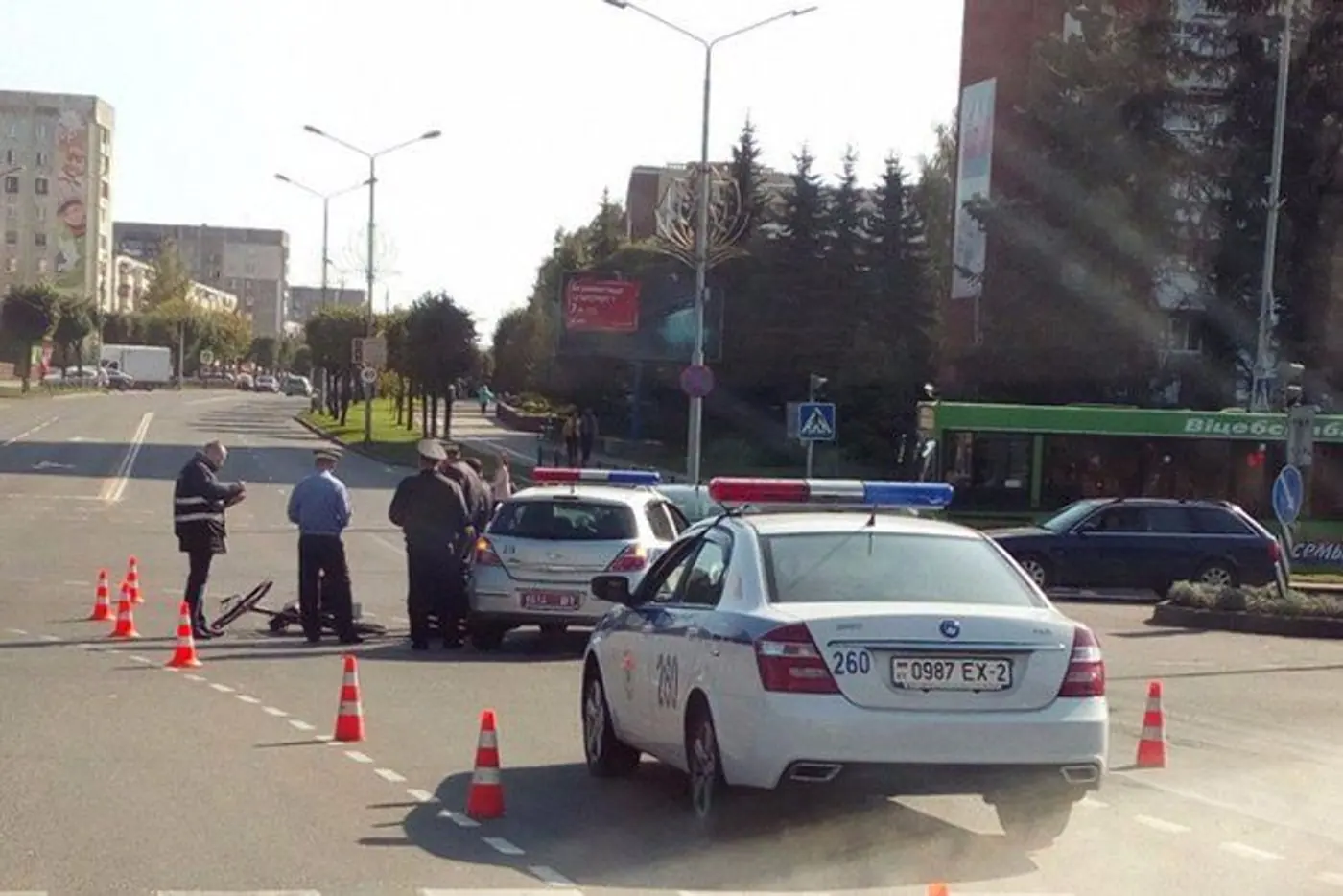 В Новополоцке на перекрестке была сбита велосипедистка. Возможно, женщина пересекала перекресток по диагонали