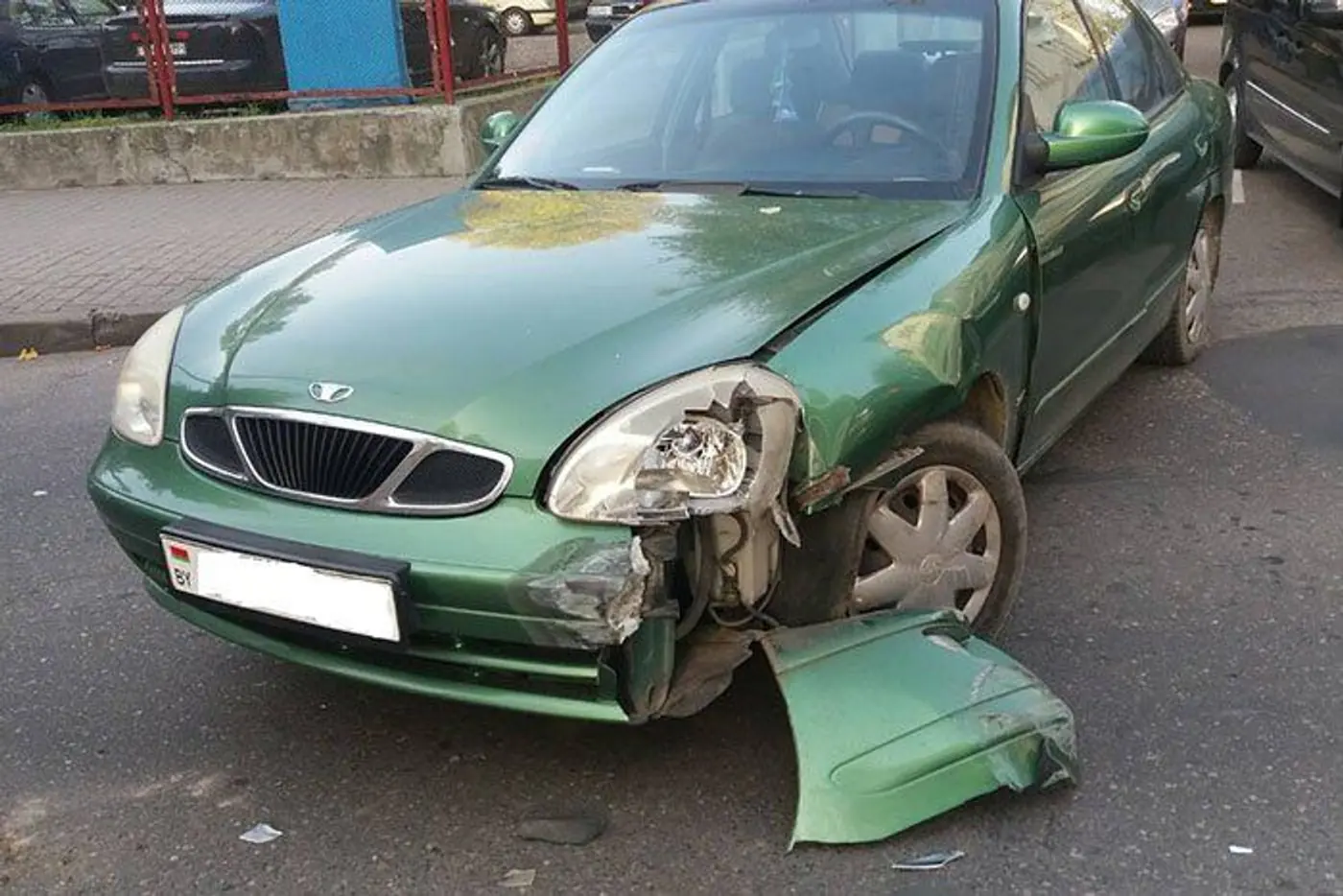 Пьяная женщина на Daewoo столкнулась с автобусом в Гродно. Инспекторам она сказала, что вчера выпила 100 граммов водки